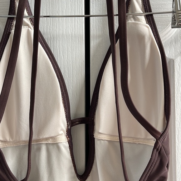 ☀️🏝️VINCE CAMUTO Plunging V-neck Swimsuit 8 - Picture 10 of 12